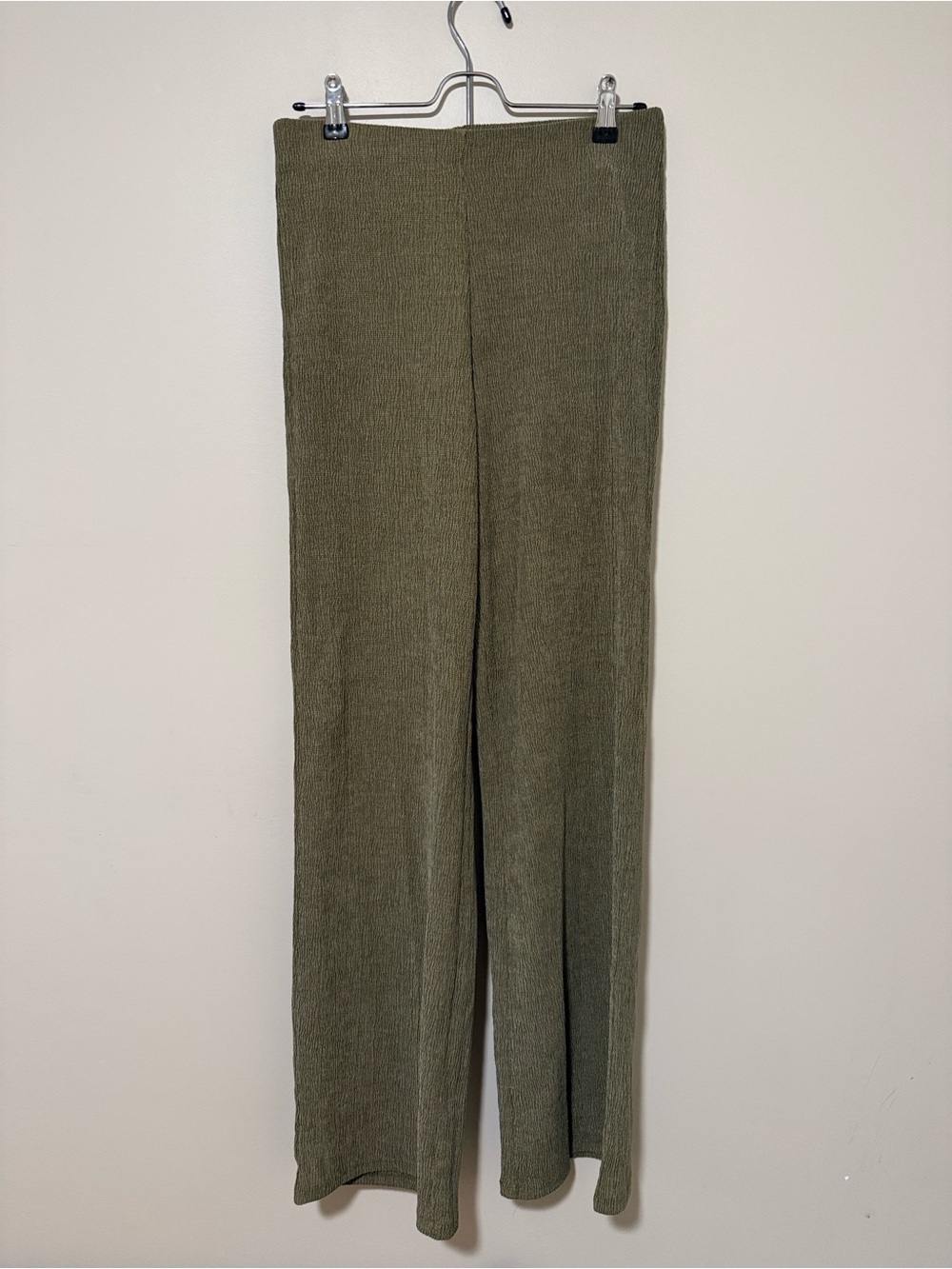 Like New Olive Green Stradivarius Textured High Waisted Pull on Wide Leg Pants